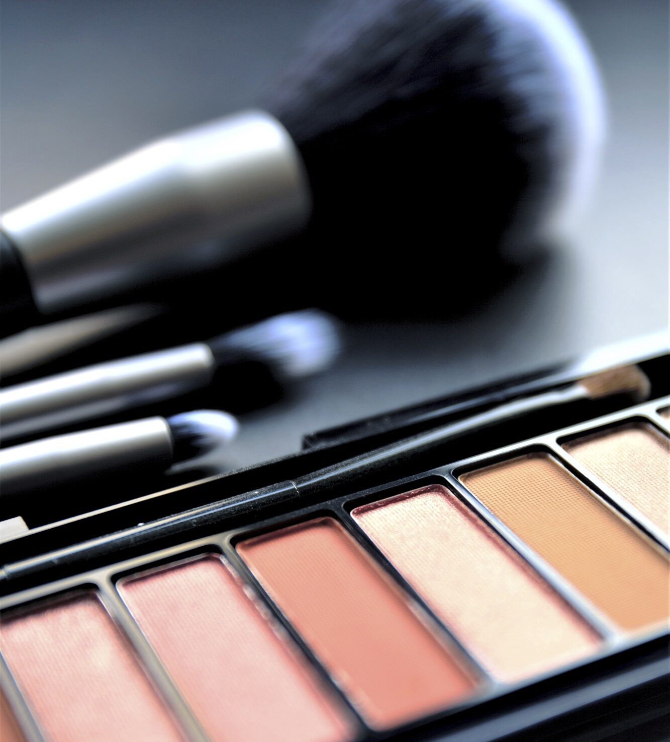 Kosmetik, Parfümerien & Friseure